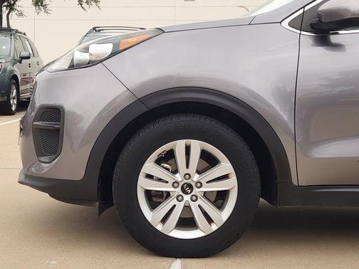 Mineral Silver 2017 Kia Sportage LX