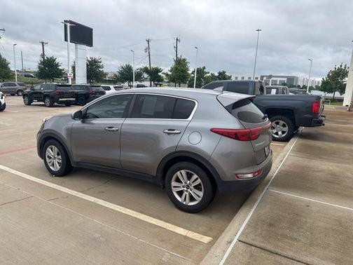 Mineral Silver 2017 Kia Sportage LX