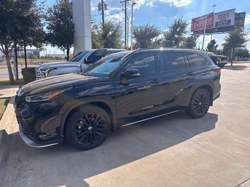 Midnight Black Metallic 2023 Toyota Highlander XSE