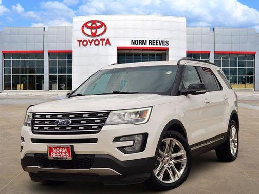 White Platinum Metallic Tri-Coat 2017 Ford Explorer XLT
