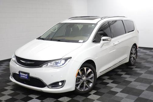Bright White Clearcoat 2017 Chrysler Pacifica Limited