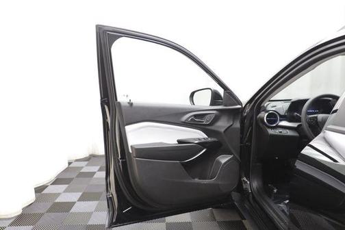 Mosaic Black Metallic 2024 Chevrolet Trax LT