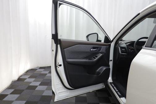 Pearl White 2023 Nissan Rogue SV