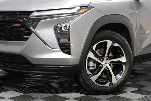 Sterling Gray Metallic 2025 Chevrolet Trax FWD 1RS