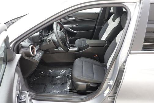 Sterling Gray Metallic 2025 Chevrolet Trax FWD 1RS