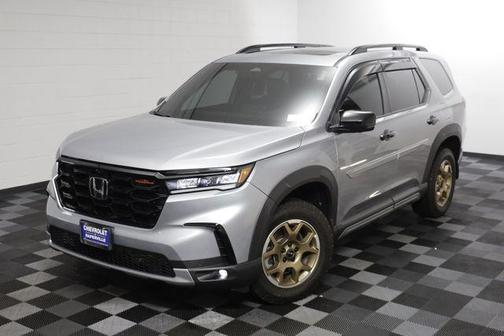 Lunar Silver Metallic 2024 Honda Pilot TrailSport