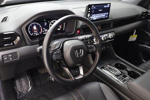 Lunar Silver Metallic 2024 Honda Pilot TrailSport