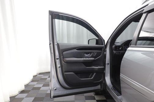 Lunar Silver Metallic 2024 Honda Pilot TrailSport