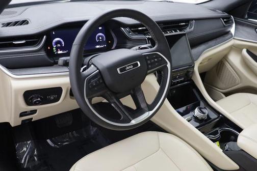 Gray Metallic 2023 Jeep Grand Cherokee Limited