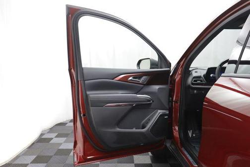 Radiant Red Tintcoat 2026 Chevrolet Traverse AWD Z71