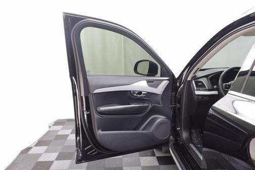 2021 Volvo XC90 T5 Momentum