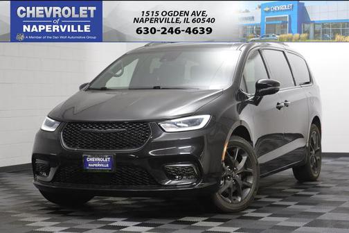 Brilliant Black Crystal Pearlcoat 2023 Chrysler Pacifica Limited