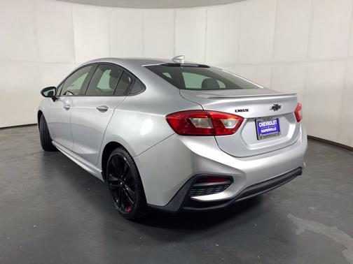 Silver Ice Metallic 2018 Chevrolet Cruze LT