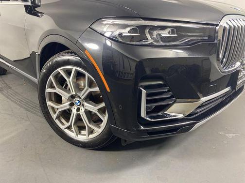 Black Sapphire Metallic 2022 BMW X7 xDrive40i