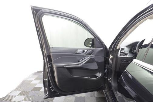 Black Sapphire Metallic 2022 BMW X7 xDrive40i