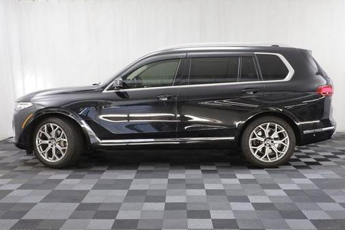 Black Sapphire Metallic 2022 BMW X7 xDrive40i