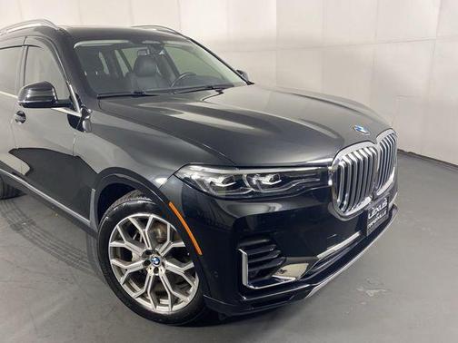 Black Sapphire Metallic 2022 BMW X7 xDrive40i