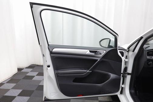 2016 Volkswagen Golf SportWagen TSI SE 4-Door