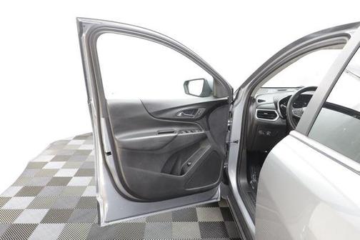 Sterling Gray Metallic 2024 Chevrolet Equinox 1LT