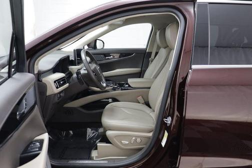 Burgundy Velvet Metallic Tinted Clearcoat 2023 Lincoln Nautilus Standard