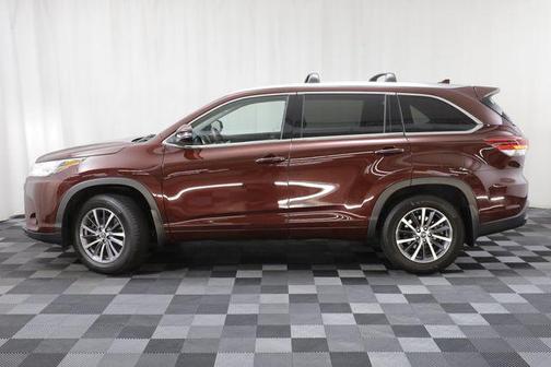 Ooh La La Rouge Mica 2018 Toyota Highlander XLE