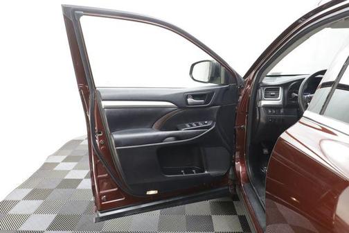 Ooh La La Rouge Mica 2018 Toyota Highlander XLE