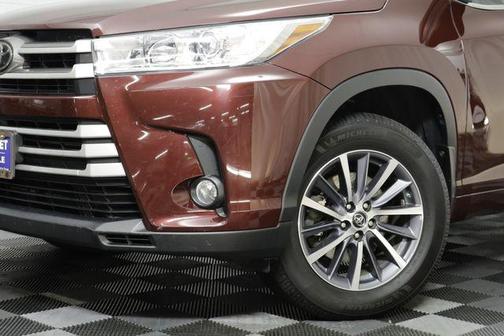 Ooh La La Rouge Mica 2018 Toyota Highlander XLE