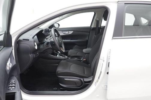 Snow White Pearl 2024 Kia Forte LXS