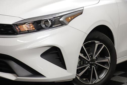 Snow White Pearl 2024 Kia Forte LXS