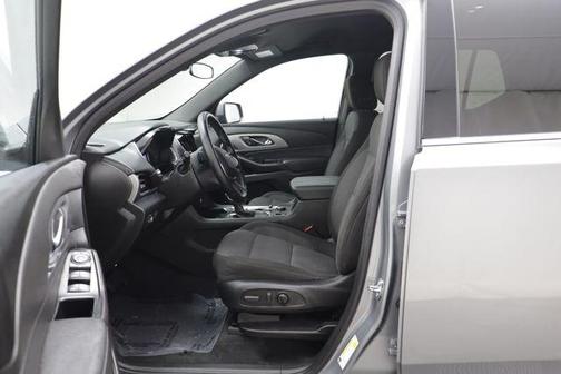 Sterling Gray Metallic 2023 Chevrolet Traverse LT Cloth
