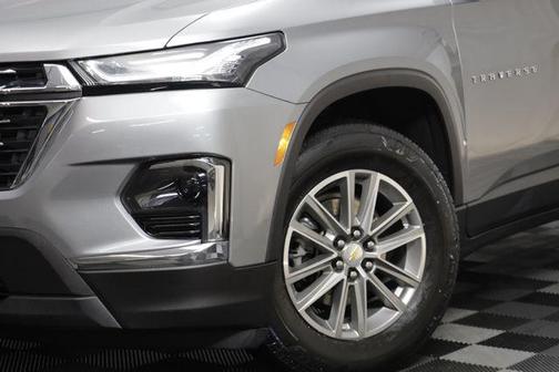 Sterling Gray Metallic 2023 Chevrolet Traverse LT Cloth