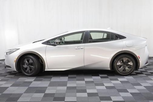 2024 Toyota Prius Prime SE
