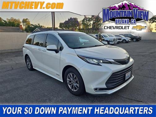 2021 Toyota Sienna XLE 8 Passenger