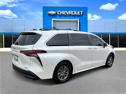 2021 Toyota Sienna XLE 8 Passenger