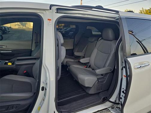 2021 Toyota Sienna XLE 8 Passenger