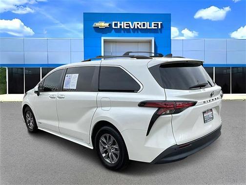 2021 Toyota Sienna XLE 8 Passenger
