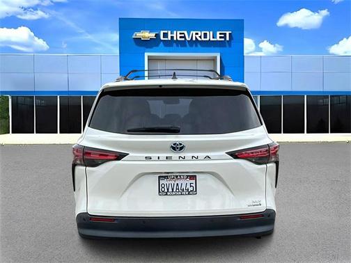 2021 Toyota Sienna XLE 8 Passenger