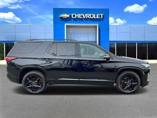 Mosaic Black Metallic 2022 Chevrolet Traverse Premier