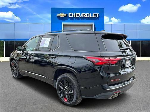 Mosaic Black Metallic 2022 Chevrolet Traverse Premier