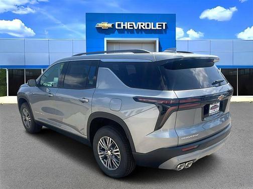 Sterling Gray Metallic 2026 Chevrolet Traverse LT