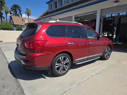 2020 Nissan Pathfinder Platinum 2WD
