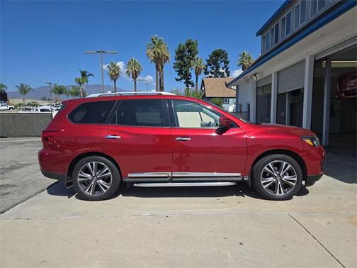 2020 Nissan Pathfinder Platinum 2WD
