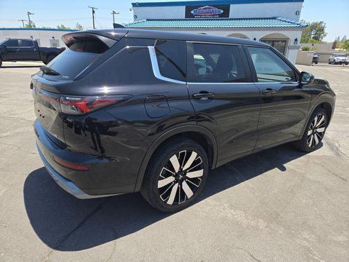 Black 2025 Mitsubishi Outlander SE S-AWC
