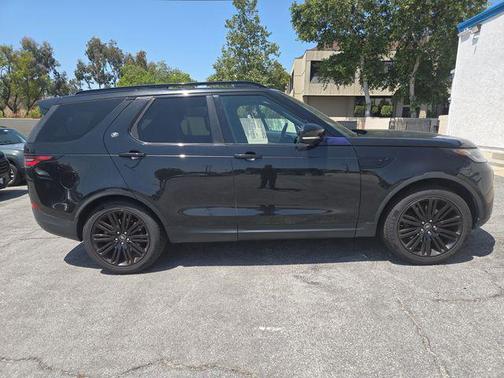 Black 2017 Land Rover Discovery HSE LUXURY