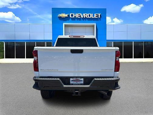 Summit White 2026 Chevrolet Silverado 2500 Custom