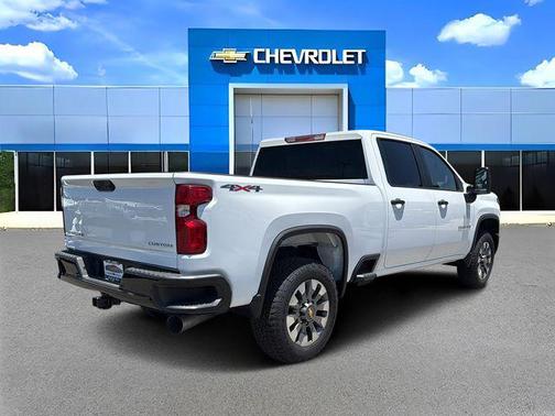Summit White 2026 Chevrolet Silverado 2500 Custom