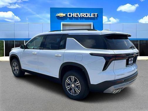 Summit White 2026 Chevrolet Traverse LT
