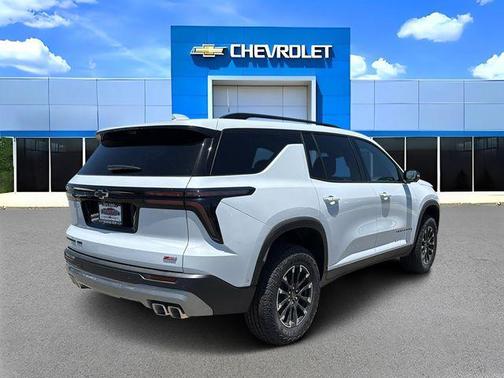 Polar White Tricoat 2026 Chevrolet Traverse AWD Z71