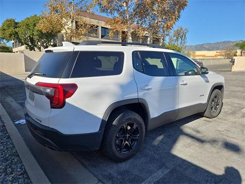 2022 GMC Acadia AWD AT4