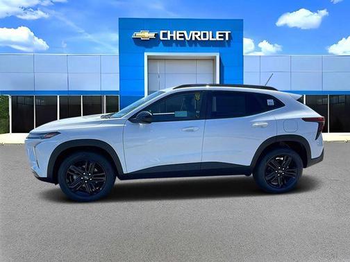 Summit White 2026 Chevrolet Trax FWD ACTIV